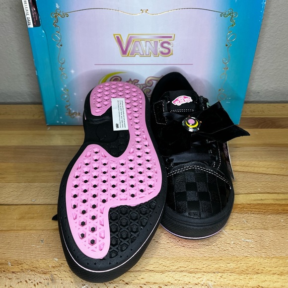 Size US 7.5 SailerMoon pretty guardians ‘old skool overt’ Vans - Picture 2 of 10